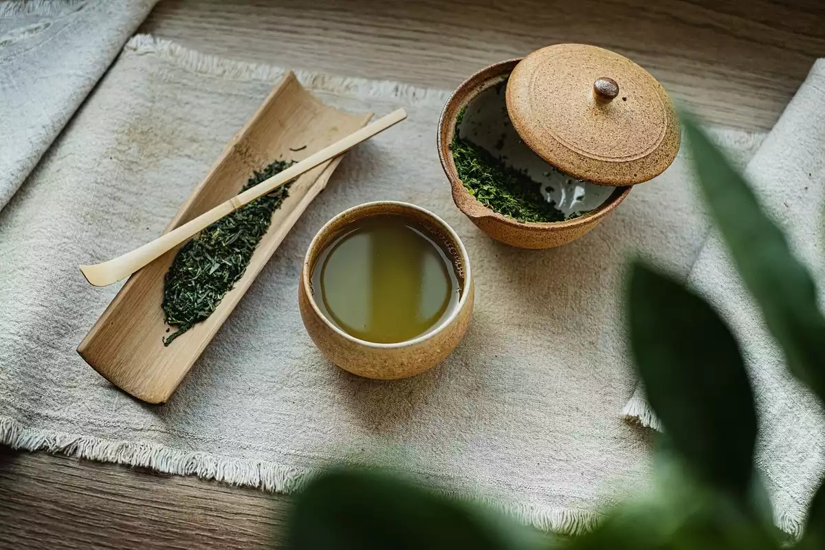 Un thé sencha préparé au shiboridashi