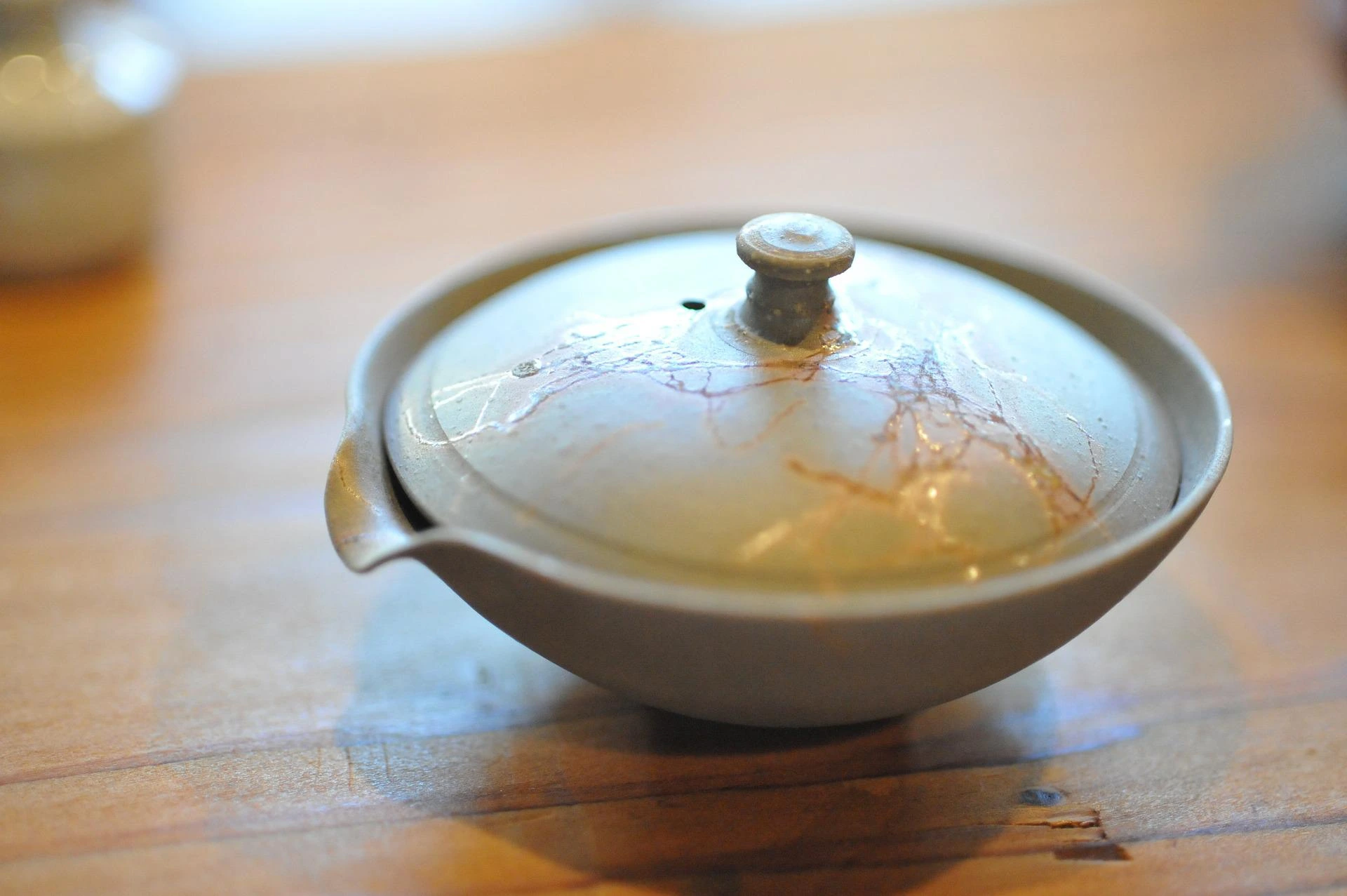 Une théière shiboridashi