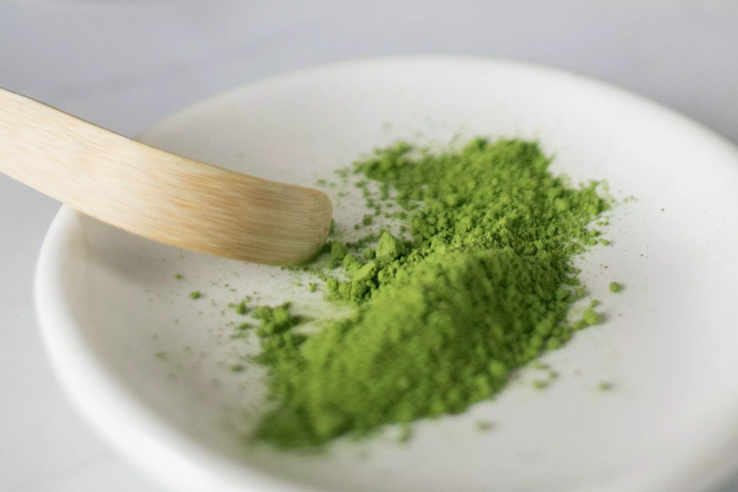 Le matcha est une poudre de thé vert