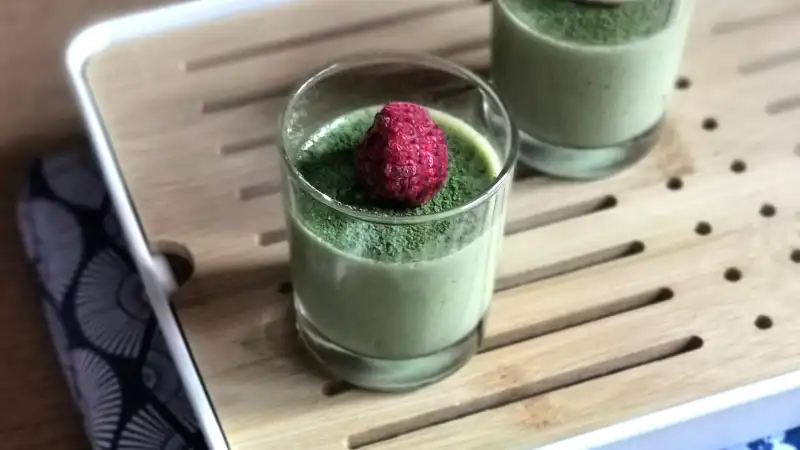 Panna cotta au thé matcha et chocolat blanc