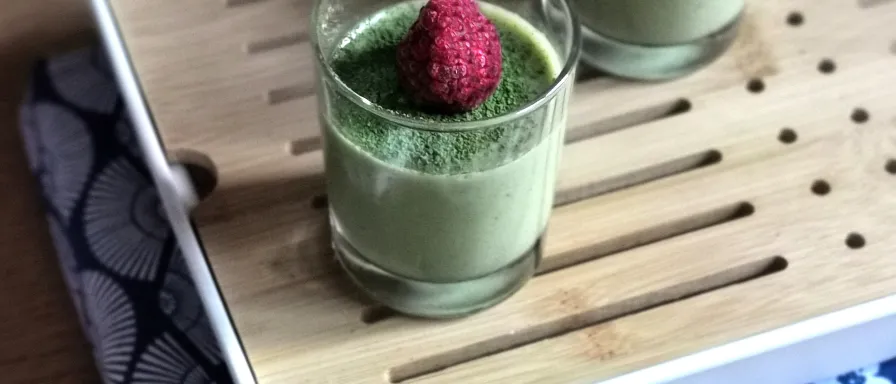 Panna cotta au thé matcha et chocolat blanc