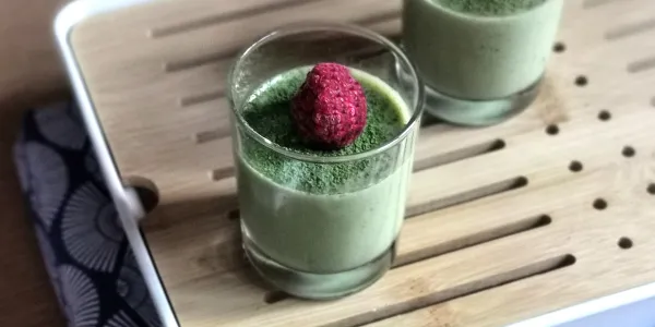 Panna cotta au thé matcha et chocolat blanc