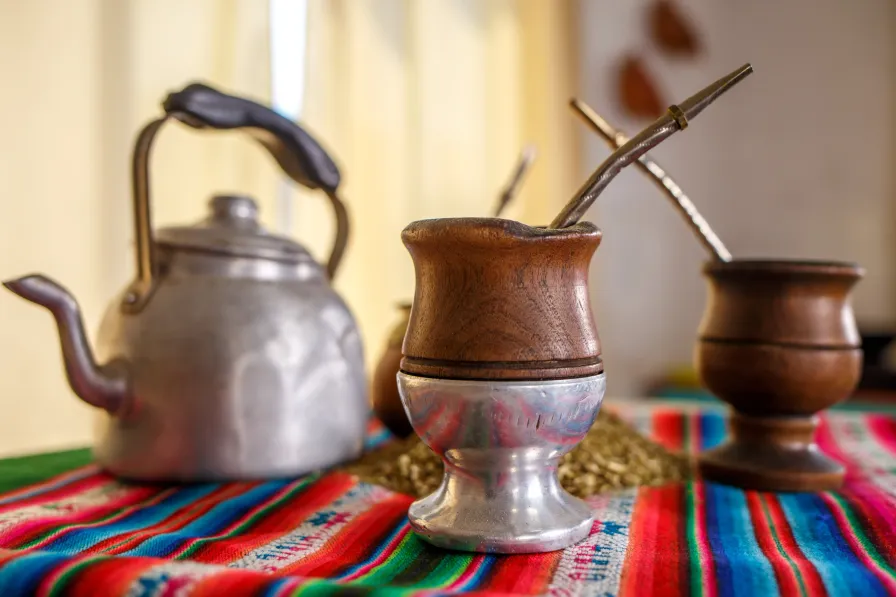 Le maté contient de la caféine, des polyphénols et d'autres composés végétaux